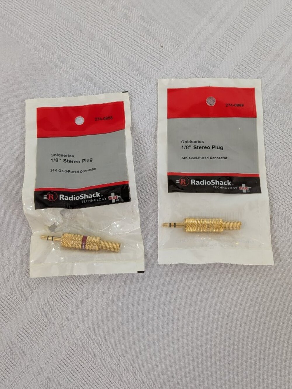 Pair of 1/8" Stereo Plug Connectors Radio Shack 24K Gold Plated - 1 NIB